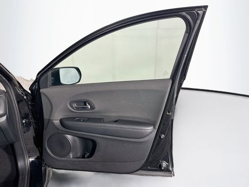 Used 2019 Honda HR-V LX image 29