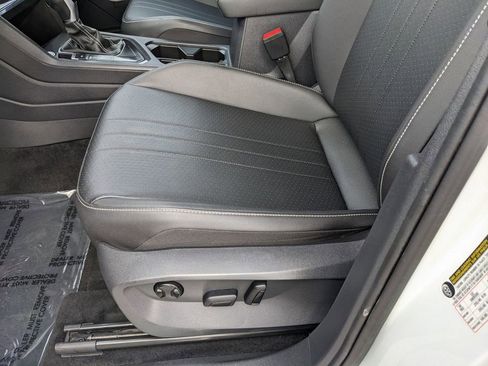 Certified 2023 Volkswagen Tiguan SE R-Line FWD image 17