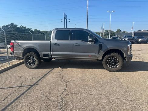 Used 2025 Ford F250 Platinum AWD/4WD image 3
