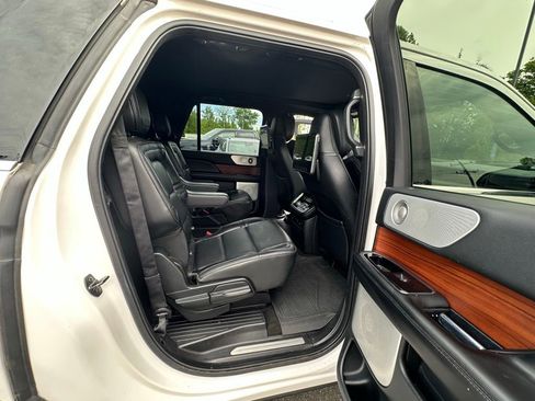 Used 2018 Lincoln Navigator L Reserve w/ Technology Package AWD/4WD image 17