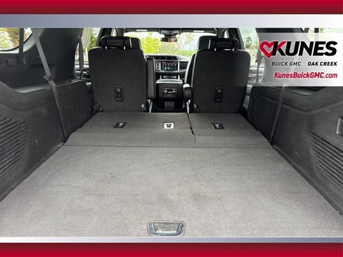 Used 2023 GMC Yukon XL Denali image 8