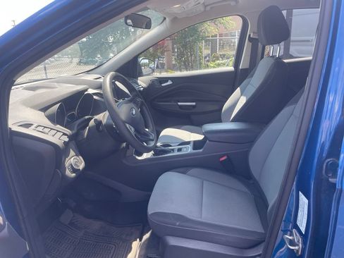 Used 2017 Ford Escape SE w/ Equipment Group 201A AWD/4WD image 9