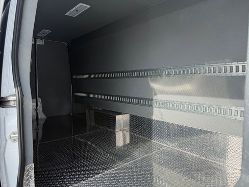 Used 2024 Mercedes-Benz Sprinter 2500 image 9