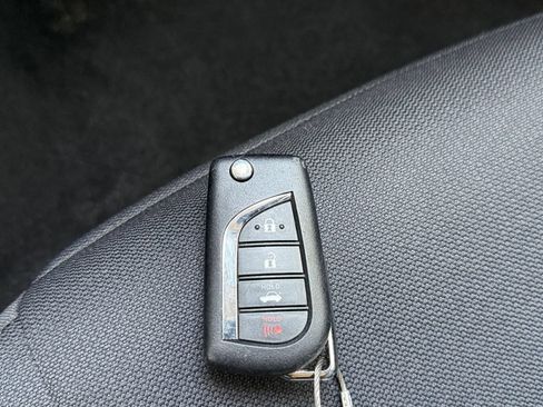Used 2025 Toyota Corolla LE FWD image 21