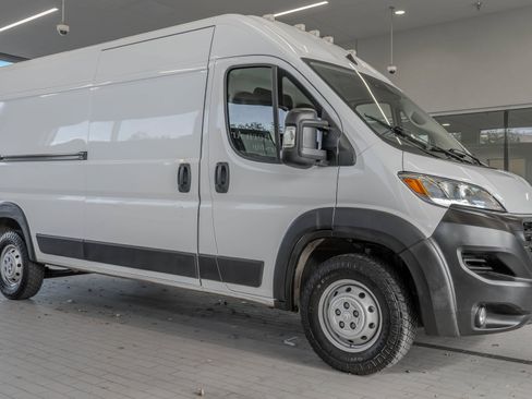 Used 2025 RAM ProMaster 2500 w/ Convenience Group FWD image 12