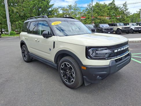 Used 2025 Ford Bronco Sport Outer Banks w/ Outer Banks Tech Package+ AWD/4WD image 3