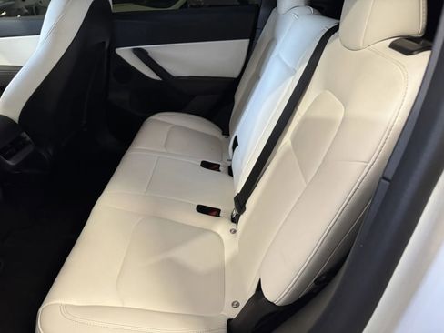 Used 2022 Tesla Model Y Performance AWD/4WD image 11
