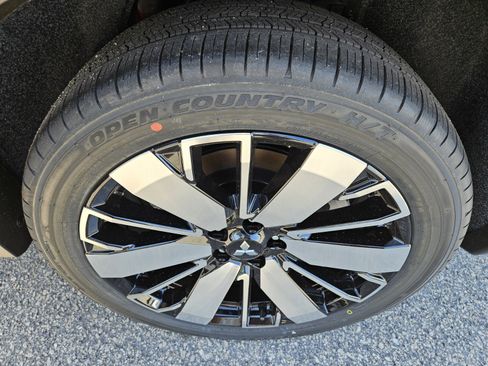 New 2026 Mitsubishi Outlander SEL image 11