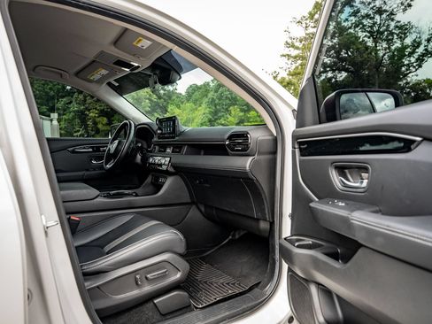 Used 2025 Honda Pilot EX-L image 11
