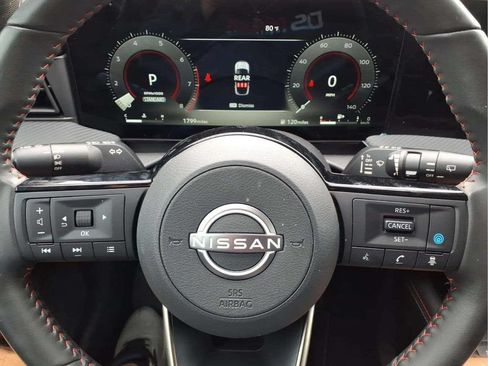 Used 2025 Nissan Kicks SR FWD image 14