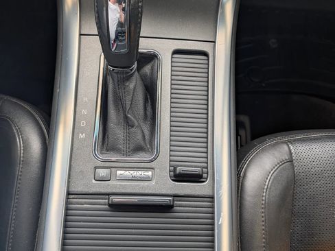 Used 2012 Lincoln MKS AWD image 11