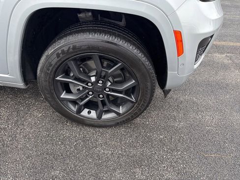 Used 2023 Jeep Grand Cherokee 30th Anniversary image 13