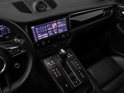 Certified 2026 Porsche Macan AWD/4WD image 34