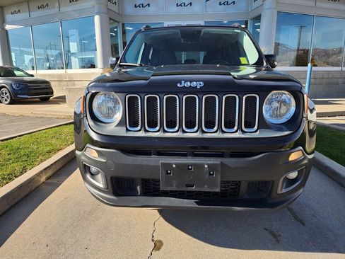 Used 2016 Jeep Renegade Latitude image 2