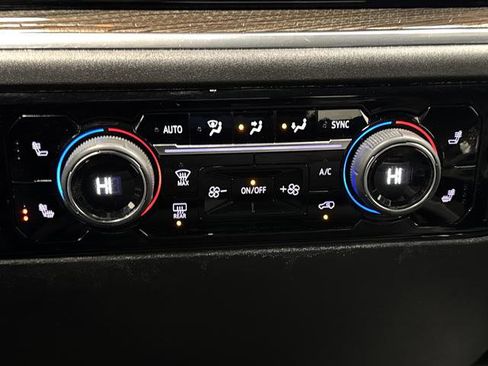 Used 2024 Chevrolet Silverado 2500 LT w/ Convenience Package image 18