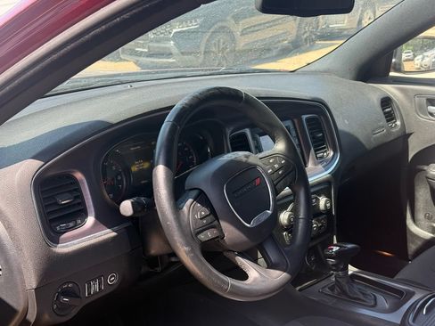 Used 2017 Dodge Charger SE w/ Blacktop Package RWD image 5