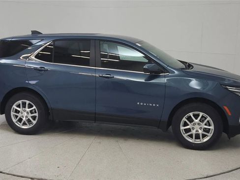Used 2024 Chevrolet Equinox LT FWD image 8