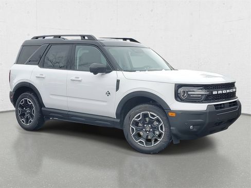 New 2025 Ford Bronco Sport Outer Banks w/ Outer Banks Tech Package+ image 2