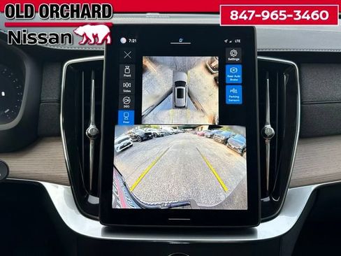 Used 2025 Volvo XC90 B6 Plus w/ Protection Package Premier AWD/4WD image 17