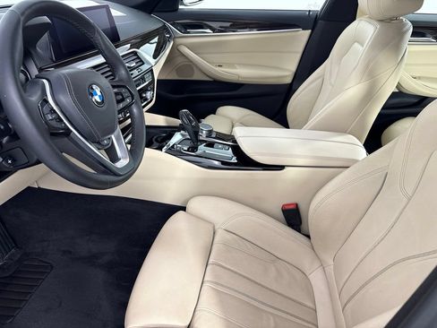 Used 2019 BMW 530i xDrive w/ Convenience Package AWD/4WD image 12