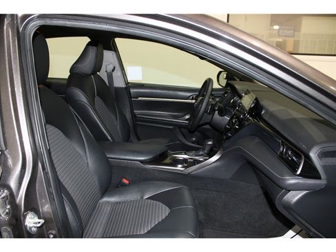 Used 2023 Toyota Camry SE image 23