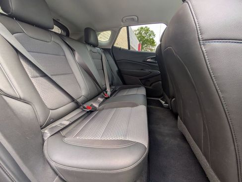 Used 2025 Chevrolet Trax LT w/ LT Convenience Package image 28