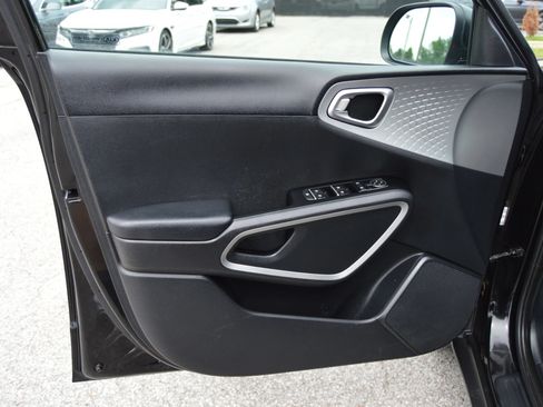 Used 2020 Kia Soul LX FWD image 16