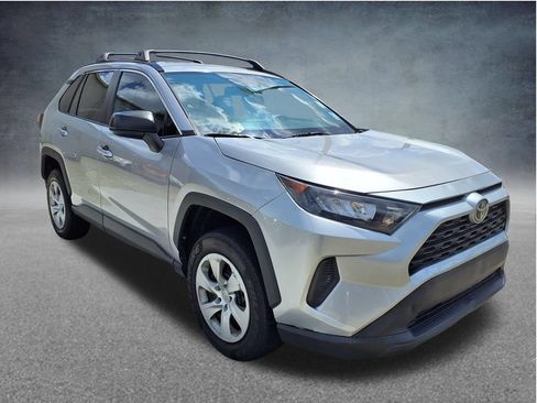 Used 2021 Toyota RAV4 LE w/ Carpet Mat Package (TMS) FWD image 4
