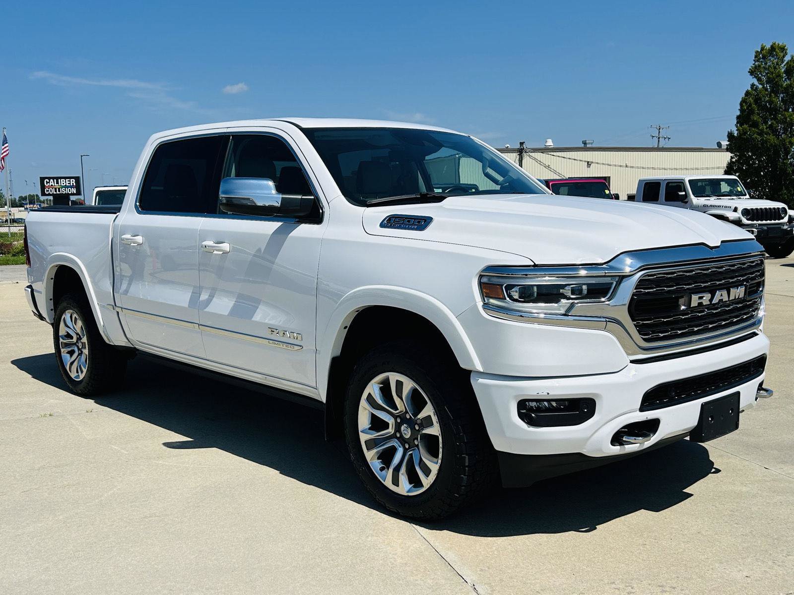 Used 2023 RAM 1500 Limited AWD/4WD image 2
