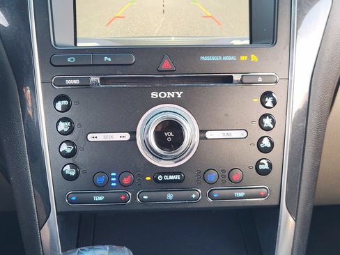 Used 2018 Ford Explorer Limited w/ Ford Safe & Smart Package FWD image 18
