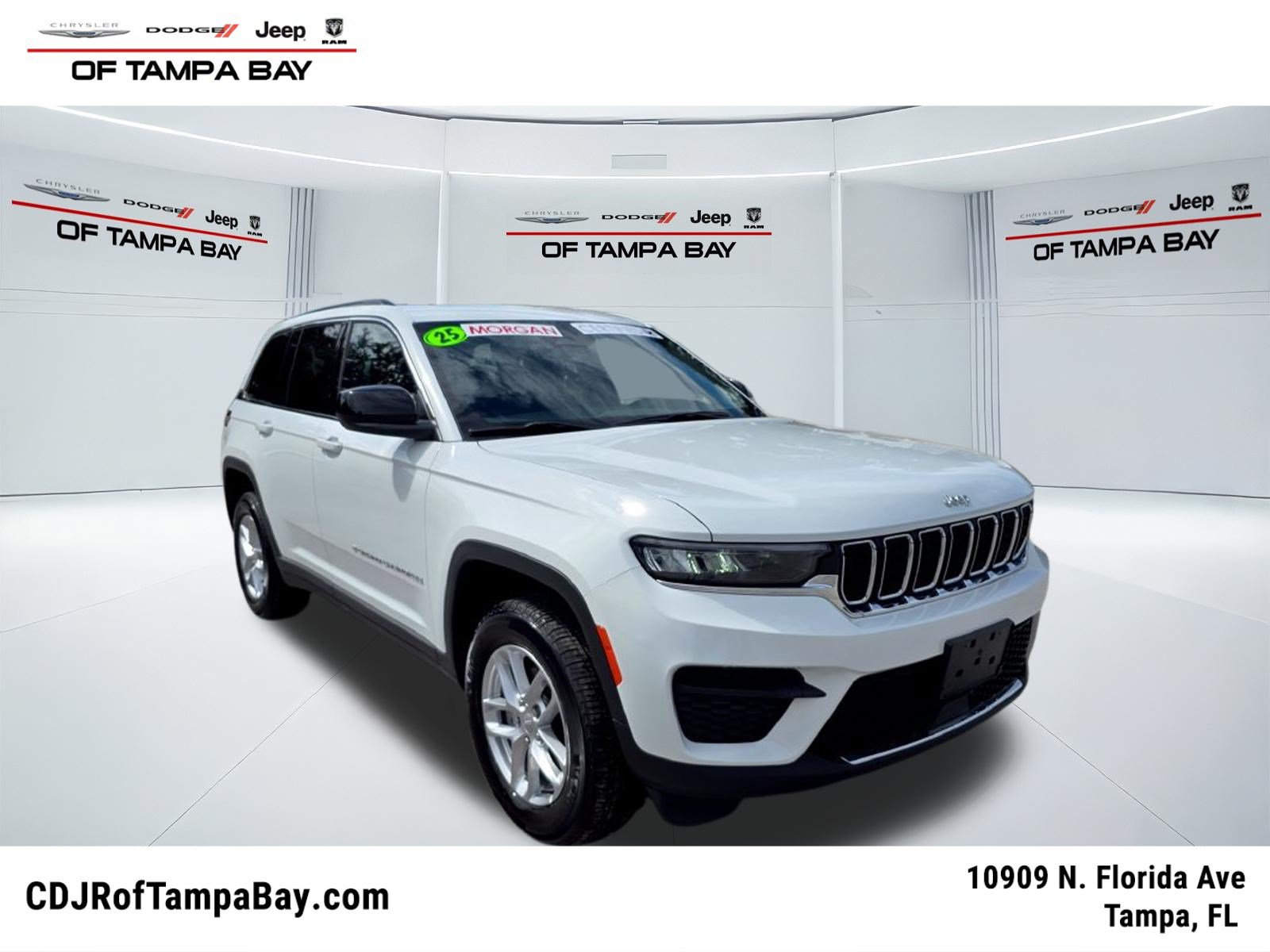 Used 2025 Jeep Grand Cherokee Laredo X w/ Luxury Tech Group I AWD/4WD image 1