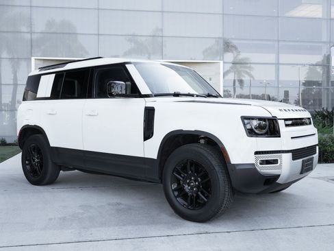 Used 2025 Land Rover Defender 110 S AWD/4WD image 4