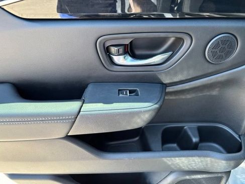 Used 2023 Honda Pilot Touring image 16