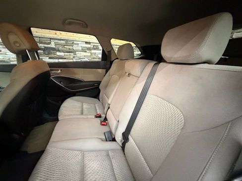 Used 2017 Hyundai Santa Fe SE AWD/4WD image 28