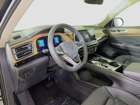 New 2026 Volkswagen Atlas SE FWD image 9