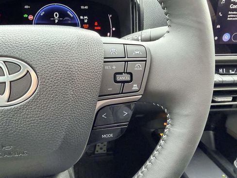 Certified 2025 Toyota Camry SE w/ Convenience Package image 8