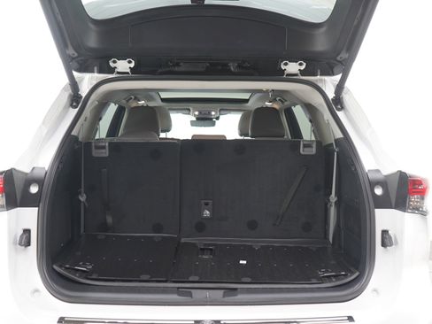 Used 2024 Toyota Highlander Platinum AWD/4WD image 17