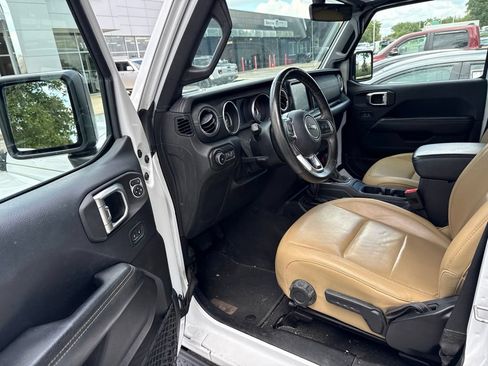 Used 2018 Jeep Wrangler Unlimited Sahara AWD/4WD image 5