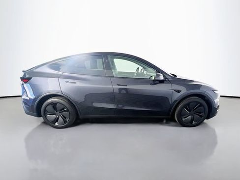 Used 2026 Tesla Model Y Long Range RWD image 9