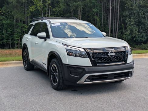 Used 2025 Nissan Pathfinder Rock Creek AWD/4WD image 2