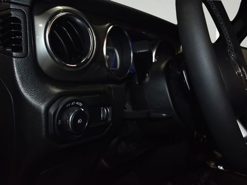 Used 2023 Jeep Wrangler Unlimited Sahara AWD/4WD image 19