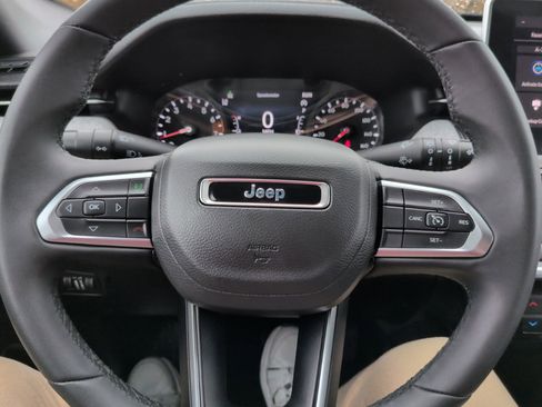 Used 2024 Jeep Compass Latitude image 19