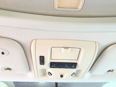 Used 2008 Chrysler Town & Country Limited w/ Entertainment Group #3 FWD image 14