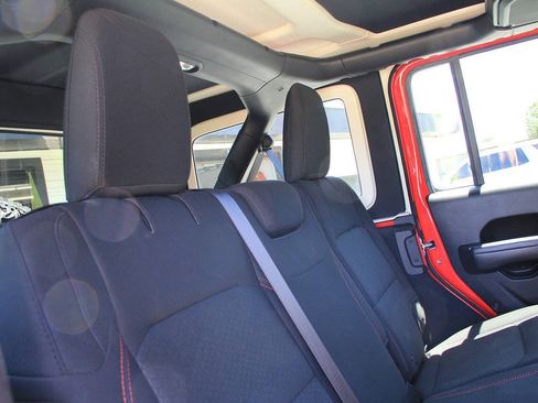 Used 2018 Jeep Wrangler Unlimited Rubicon AWD/4WD image 18