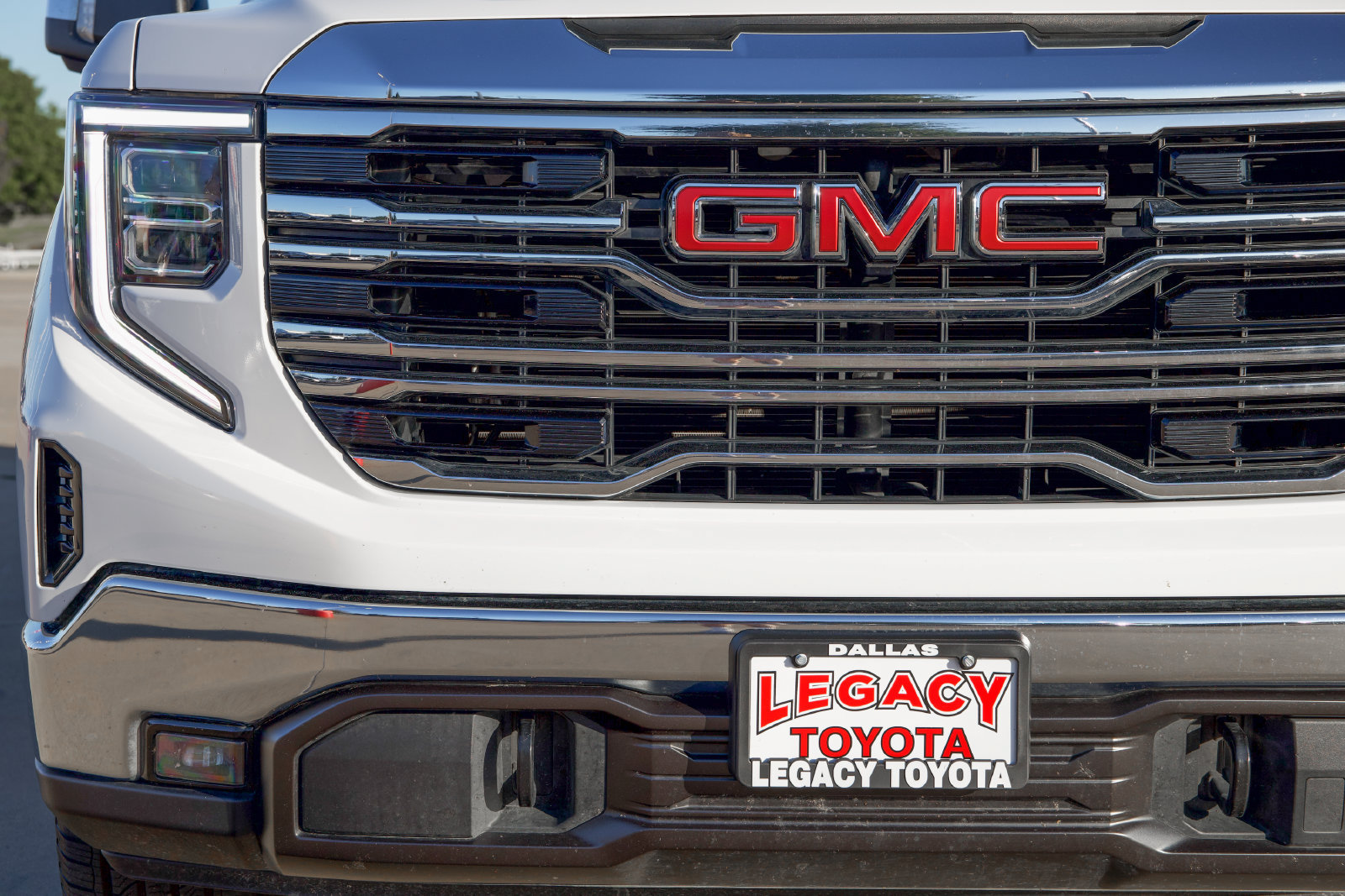 Used 2025 GMC Sierra 1500 SLT AWD/4WD image 9