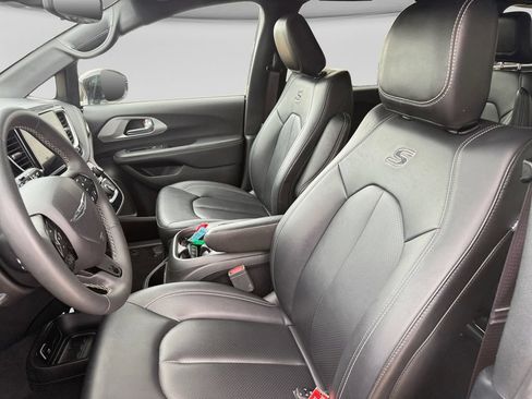 Used 2024 Chrysler Pacifica Limited FWD image 21