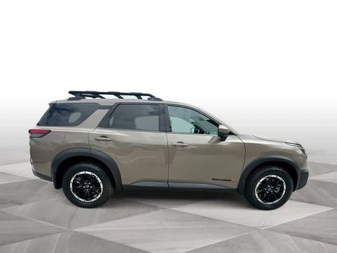 Used 2023 Nissan Pathfinder SV AWD/4WD image 9