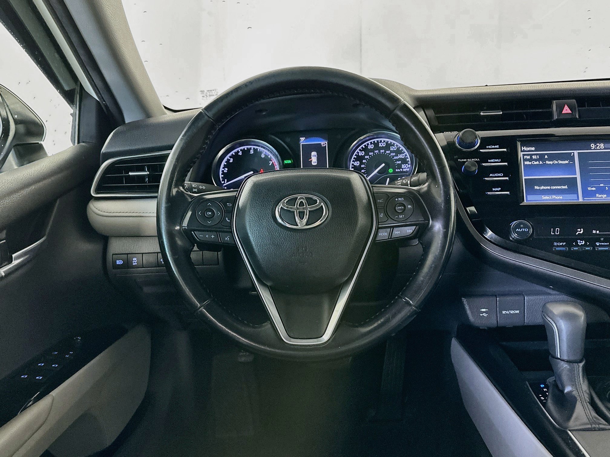 Used 2019 Toyota Camry SE w/ Convenience Package FWD image 18