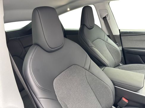 Used 2026 Tesla Model Y 2WD image 42