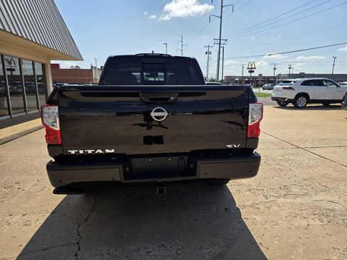 Used 2024 Nissan Titan SV w/ SV Convenience Package RWD image 7